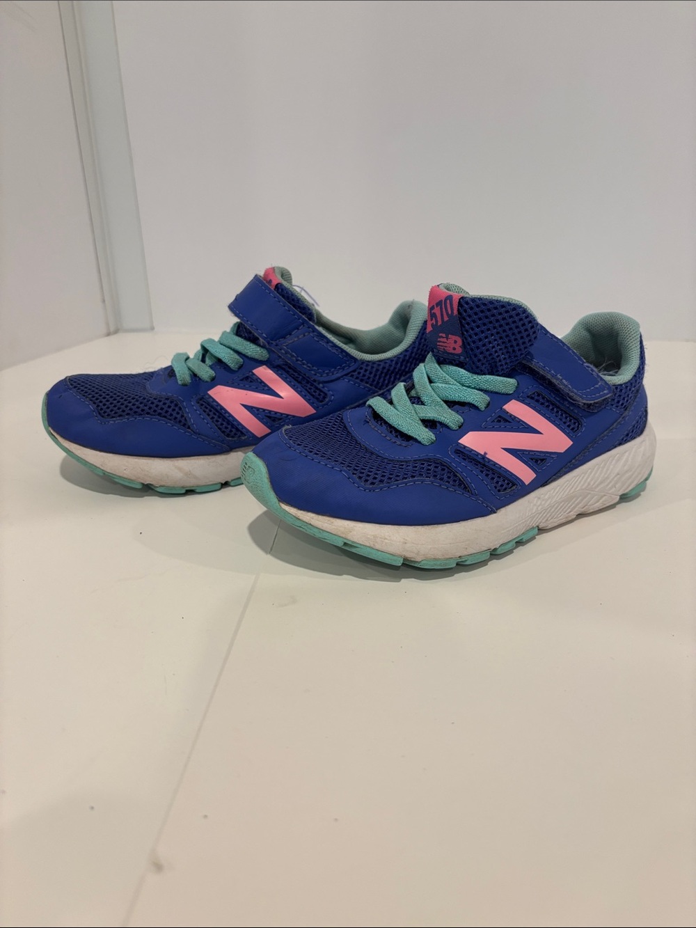 New Balance 570, Girls Running shoe.